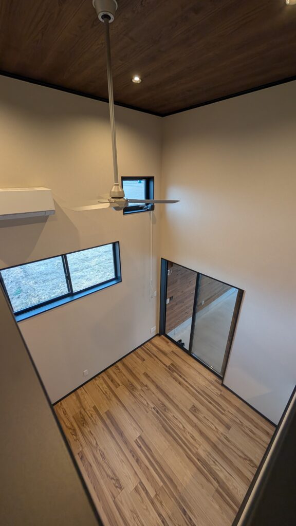 春日部Ⅱ-天井が高い吹抜け空間