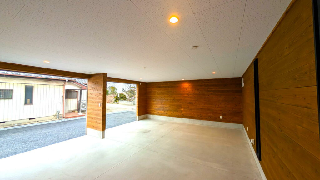 春日部Ⅱ-2.広いガレージ空間(シャッター開)