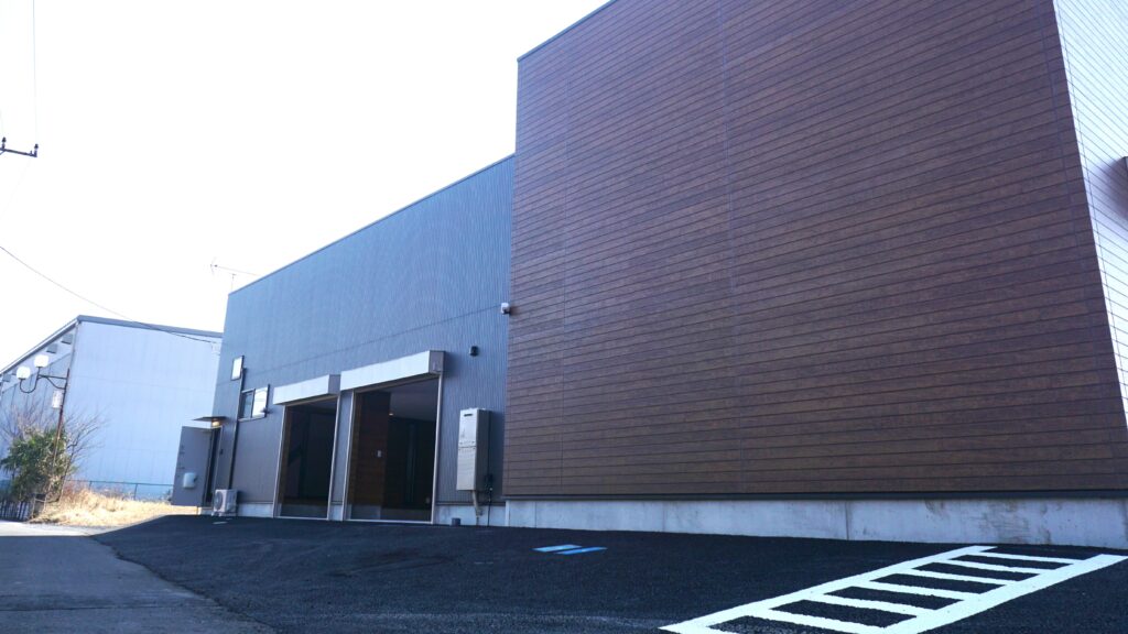 春日部Ⅱ-車道側から見た春日部Ⅱの外観