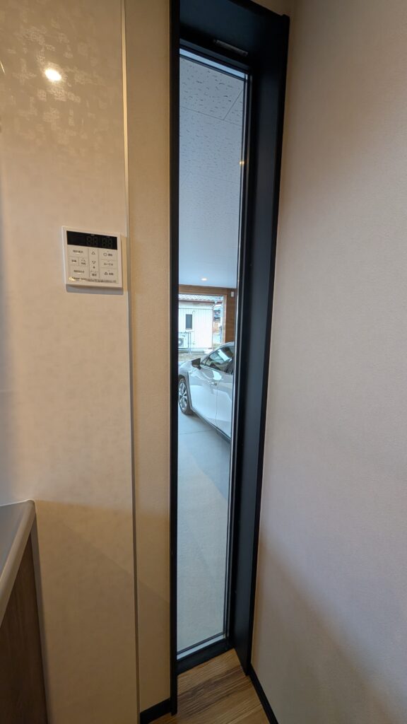 春日部Ⅱ-愛車を感じる窓