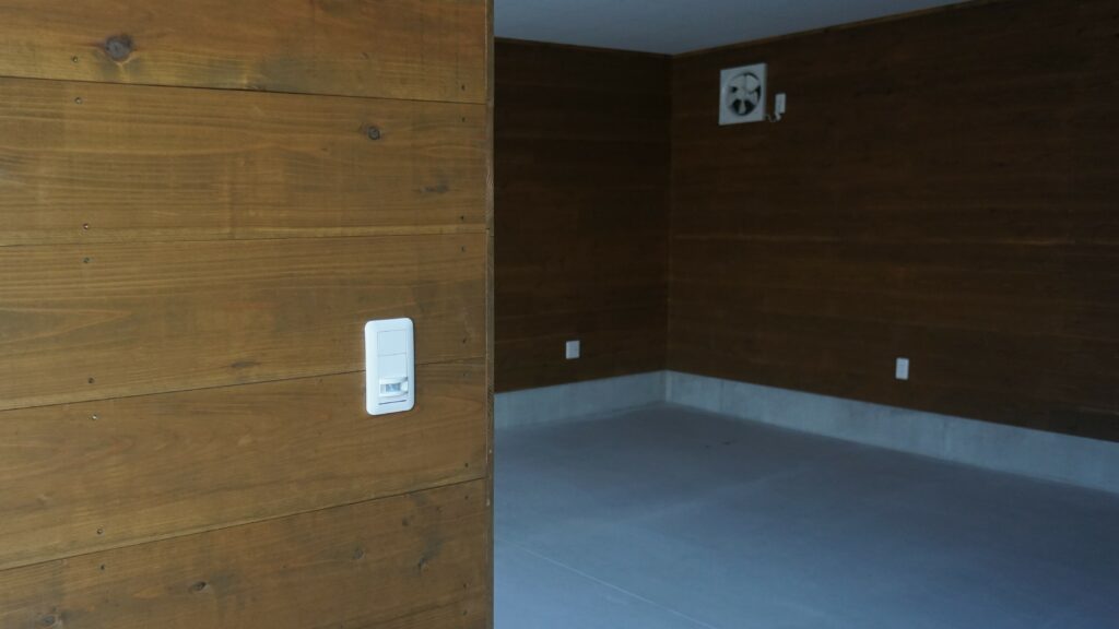 春日部Ⅱ-ガレージ照明のセンサー